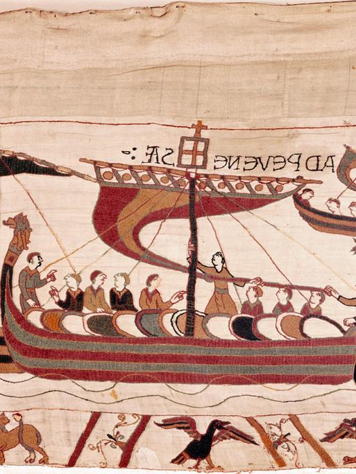 Detail aus dem Teppich von Bayeux: Der Normannenherzog Wilhelm und sein Heer bei der Überfahrt nach England im September 1066. (Quelle: picture alliance)