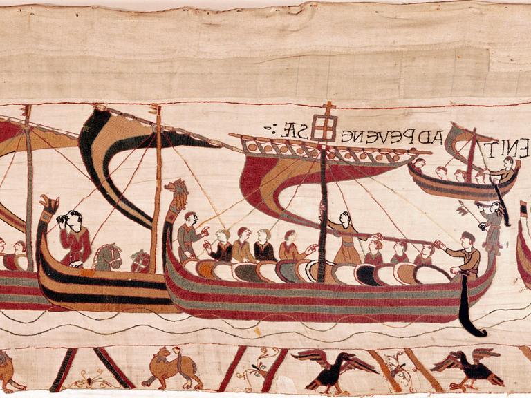 Detail aus dem Teppich von Bayeux: Der Normannenherzog Wilhelm und sein Heer bei der Überfahrt nach England im September 1066. (Quelle: picture alliance)