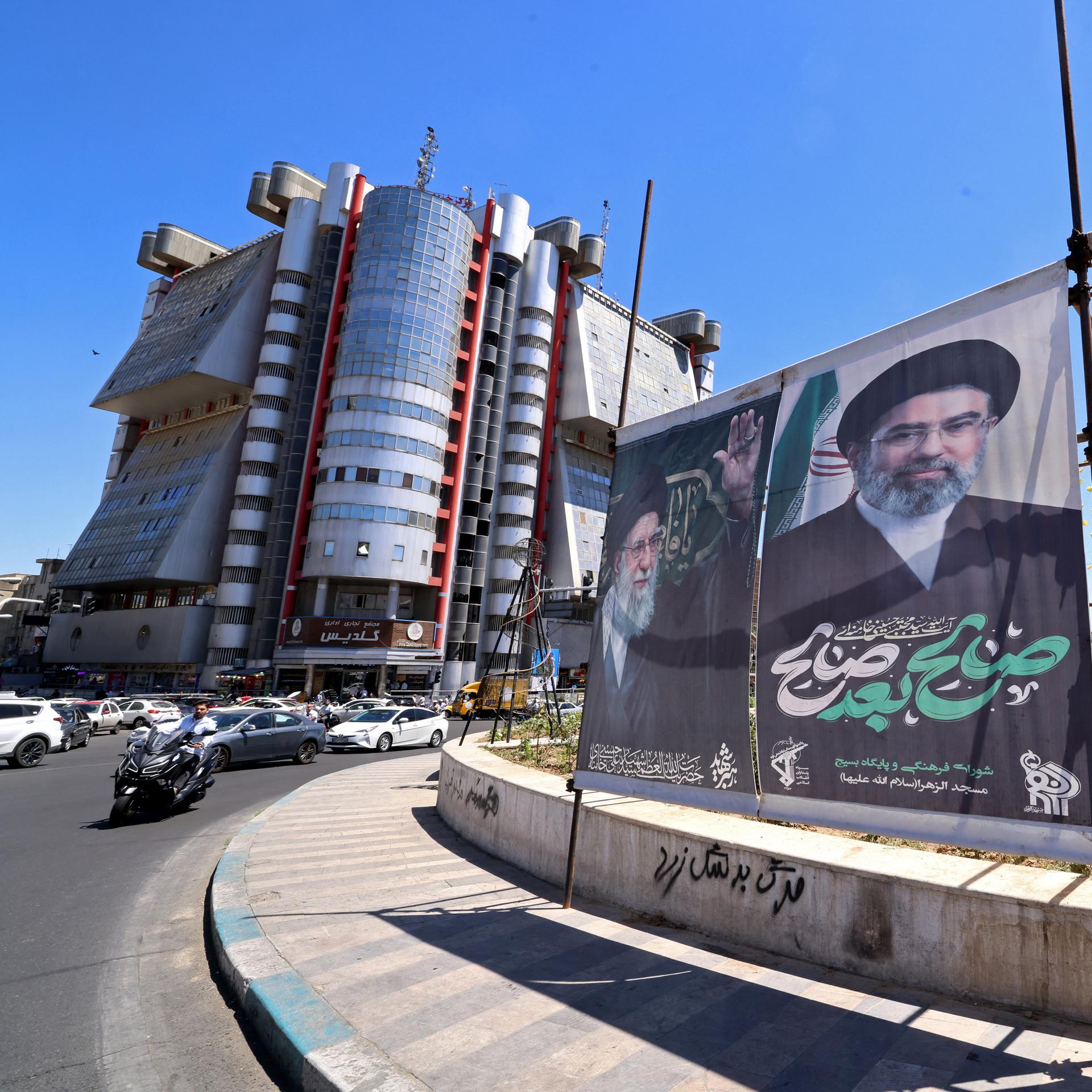 Krieg im Mittleren Osten - Iran: Verhandlungen mit den USA ausgesetzt - Trump: Gespräche gehen weiter