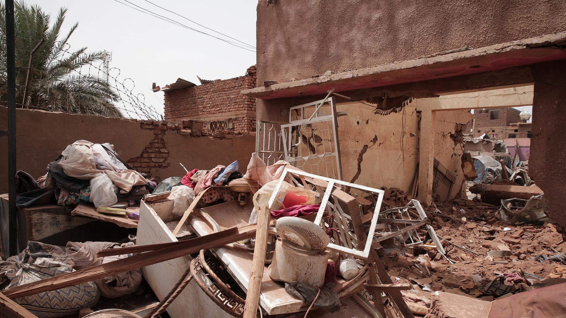 Ein vom Krieg zerstörtes Haus in Khartum, Sudan