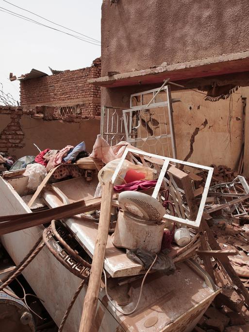 Ein vom Krieg zerstörtes Haus in Khartum, Sudan