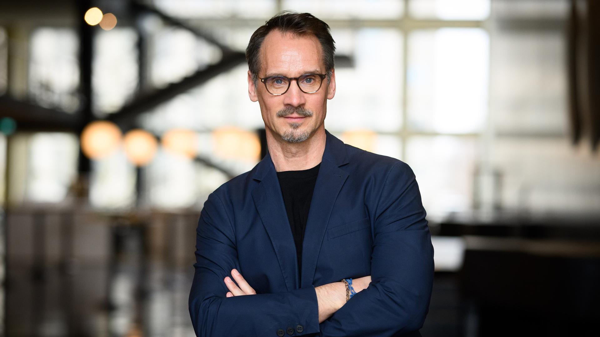 Christian Spuck, Intendant des Staatsballetts Berlin, steht anlässlich der Pressekonferenz des Staatsballetts Berlin zum Programm der Saison 2025/26 in der Deutschen Oper. Christian Spuck, Intendant des Staatsballetts Berlin, steht anlässlich der Pressekonferenz des Staatsballetts Berlin zum Programm der Saison 2025/26 in der Deutschen Oper.