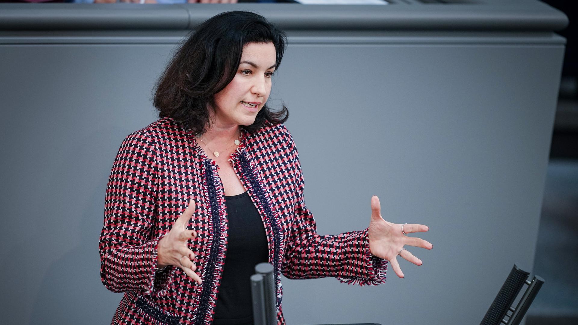 Dorothee Bär (CSU), spricht im Bundestag
