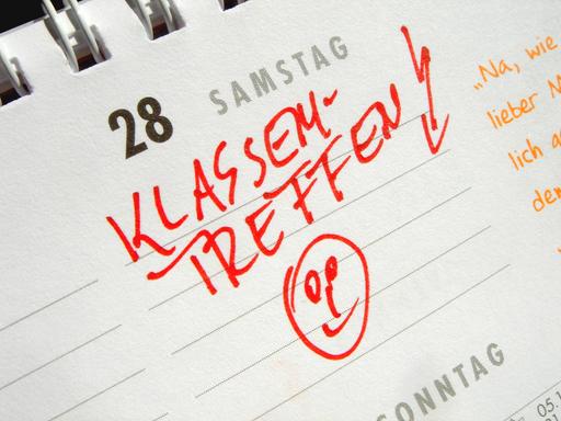 Eintrag "Klassentreffen" mit einem lachenden Smiley in einem Kalender 