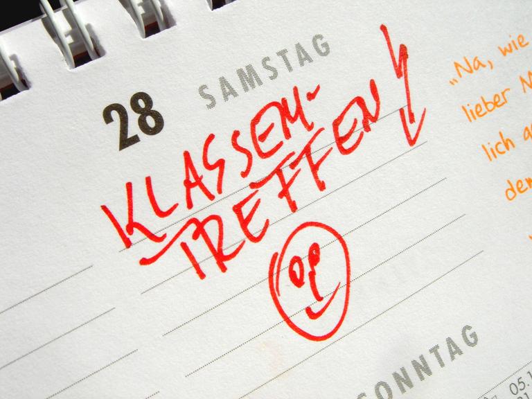 Eintrag "Klassentreffen" mit einem lachenden Smiley in einem Kalender 
