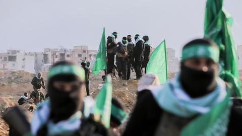 Mehrere palästinensische Hamas-Kämpfer in Khan Yunis im südlichen Gazastreifen. 
