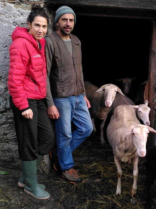 Laura Crüzer und Renato Tomassini betreiben eine traditionelle Landwirtschaft mit Ziegen, Eseln und Schafen.
