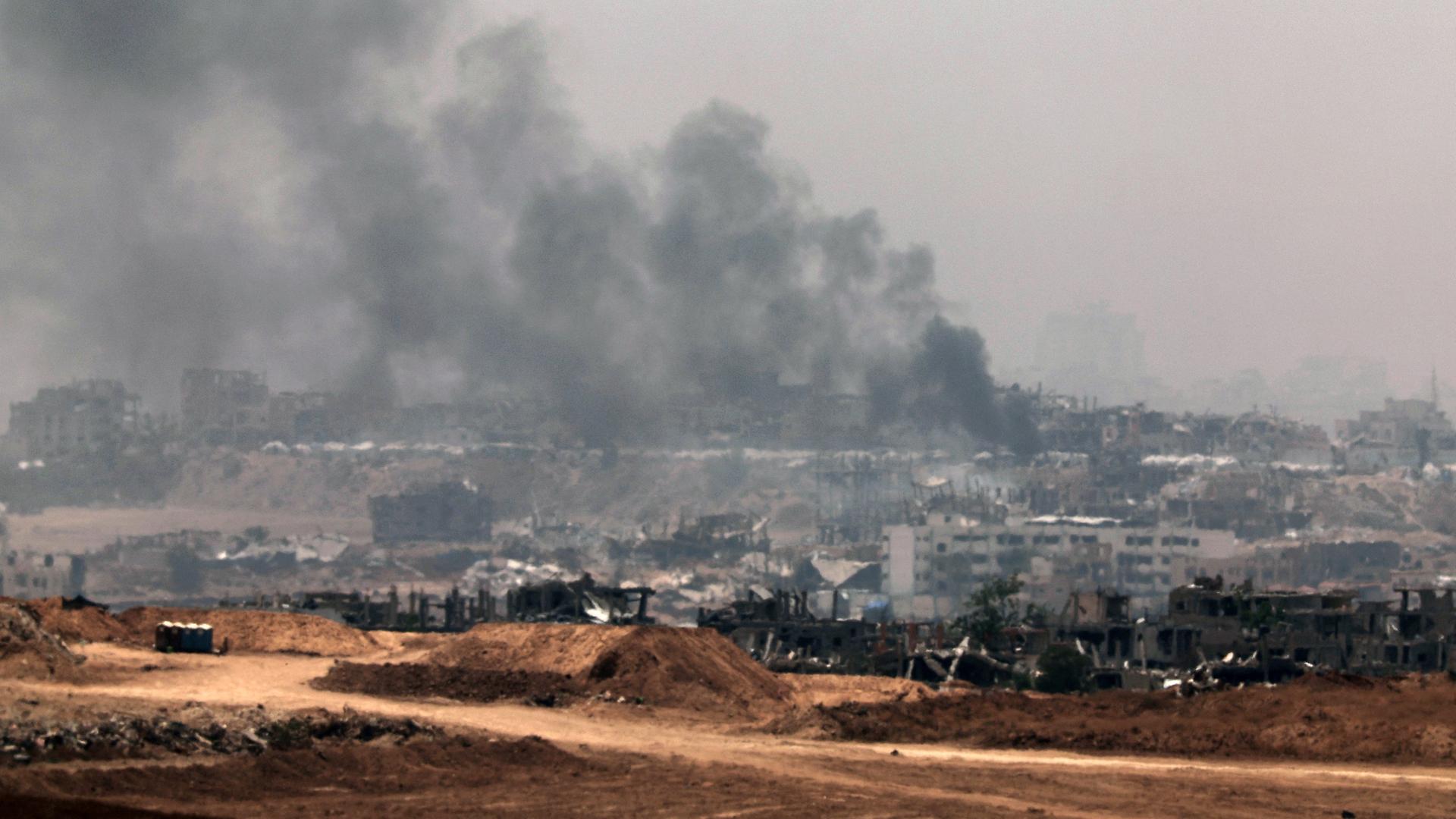 Rauch über dem Gazastreifen nach israelischem Bombardement am 17. Mai 2025