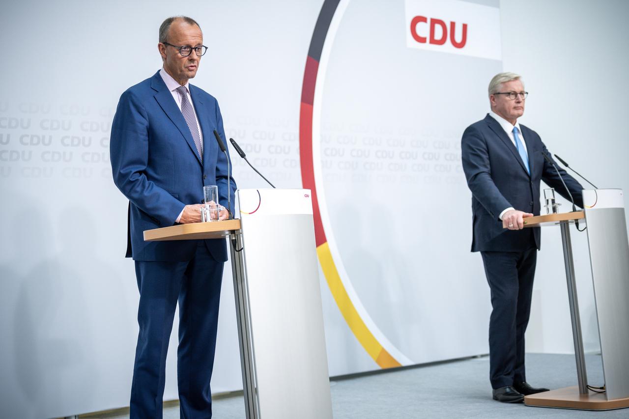 CDU-Chef Friedrich Merz (l) und der unterlegene CDU-Spitzenkandidat Bernd Althusmann