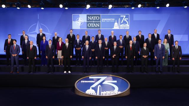 Das Foto zeigt die Teilnehmer bei dem NATO-Gipfel in Washington.