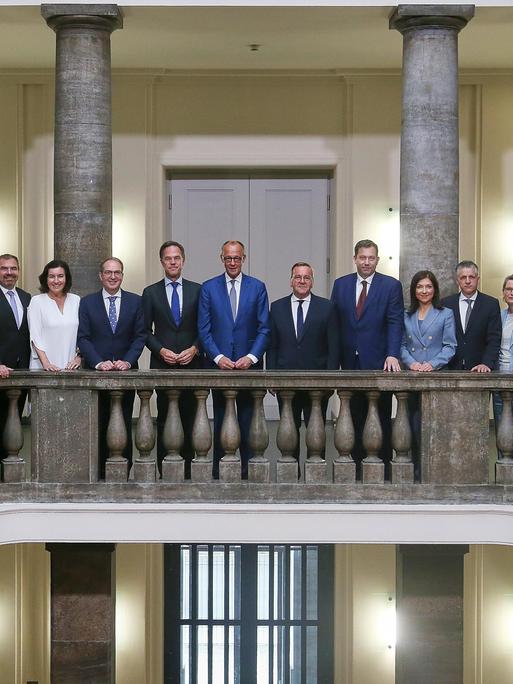 Gruppenfoto im Verteidigungsministerium mit Dorothee Bär, Alexander Dobrindt, Mark Rutte, Friedrich Merz, Boris Pistorius, Lars Klingbeil, Katherina Reiche, Thorsten Frei, Stefanie Hubig und Bärbel Bas. Gruppenfoto im Verteidigungsministerium mit Dorothee Bär, Alexander Dobrindt, Mark Rutte, Friedrich Merz, Boris Pistorius, Lars Klingbeil, Katherina Reiche, Thorsten Frei, Stefanie Hubig und Bärbel Bas.
