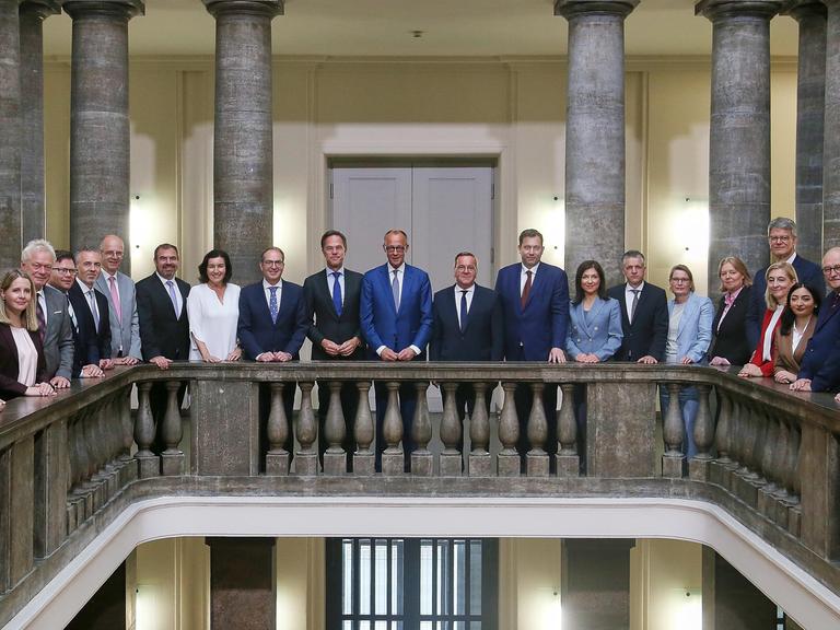 Gruppenfoto im Verteidigungsministerium mit Dorothee Bär, Alexander Dobrindt, Mark Rutte, Friedrich Merz, Boris Pistorius, Lars Klingbeil, Katherina Reiche, Thorsten Frei, Stefanie Hubig und Bärbel Bas. Gruppenfoto im Verteidigungsministerium mit Dorothee Bär, Alexander Dobrindt, Mark Rutte, Friedrich Merz, Boris Pistorius, Lars Klingbeil, Katherina Reiche, Thorsten Frei, Stefanie Hubig und Bärbel Bas.