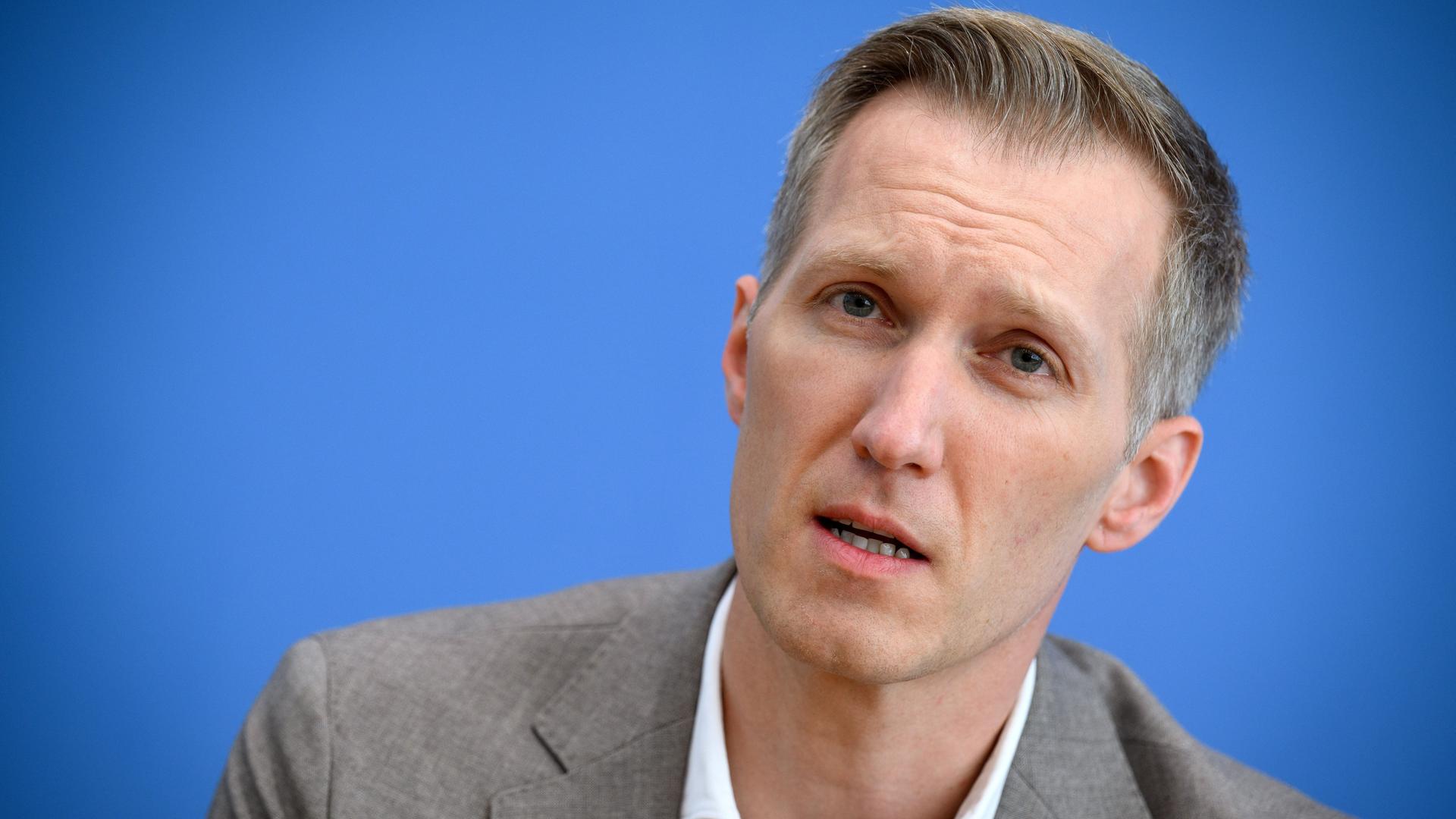 Daniel Terzenbach, Beauftragter der Bundesregierung für Integration, im Porträt. Daniel Terzenbach, Beauftragter der Bundesregierung für Integration, im Porträt.