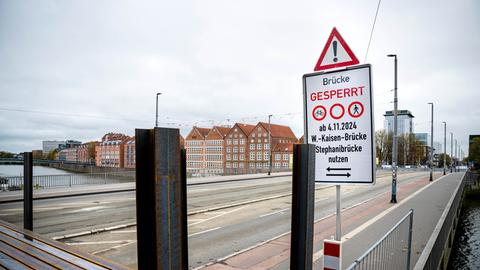 Eine Brücke in Bremen ist marode und für Sanierungsarbeiten gesperrt.