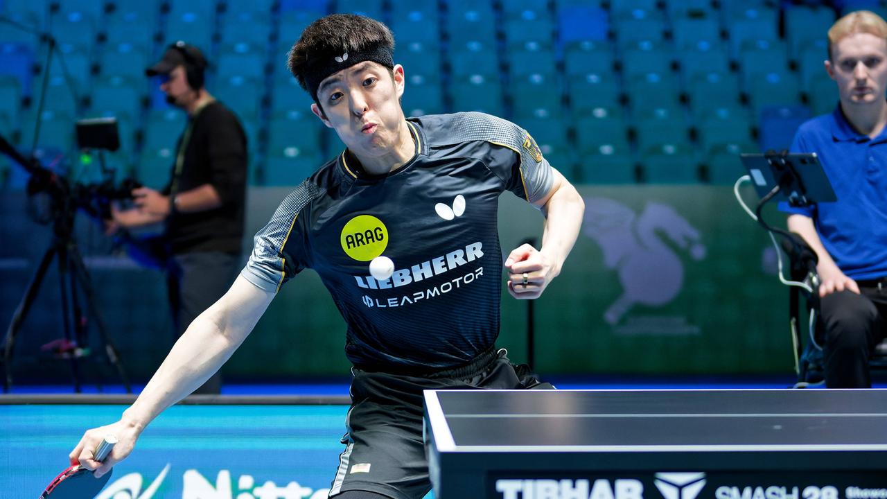 Dang Qiu beim Spiel gegen den Franzosen Alexis Lebrun bei den Tischtennis-Europameisterschaften in Ljubljana, Slowenien.