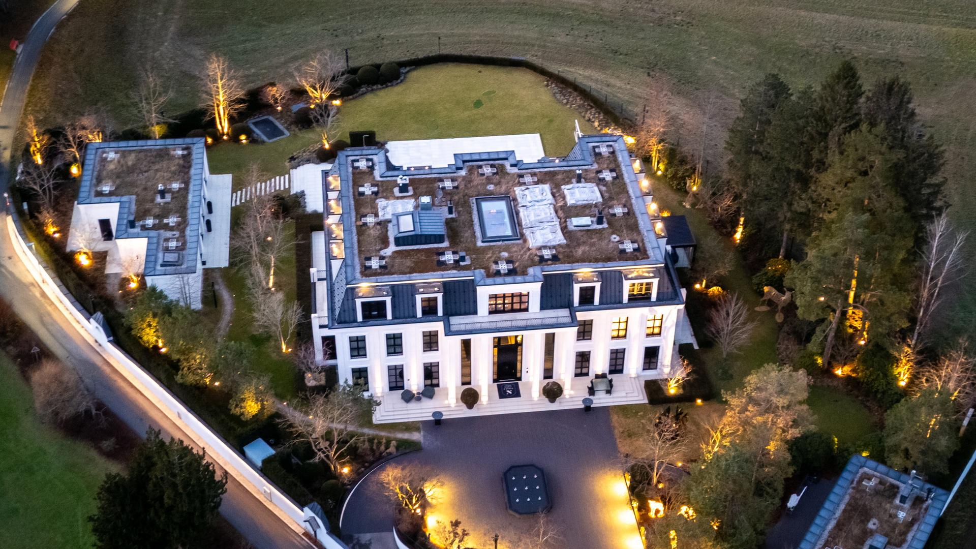 Außenansicht von oben von Signa-Gründer René Benko privat genutzten Villa in Innsbruck.