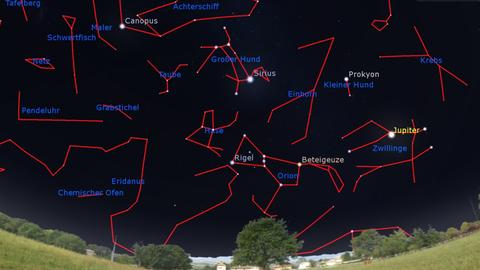 Aufnahme des Nachthimmels mit eingezeichneten Sternbildern