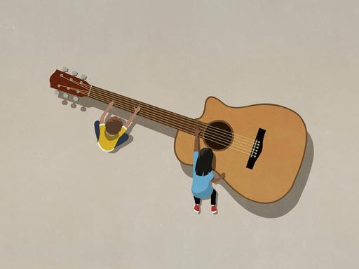 Illustration: Ein kleiner Junge und ein Mädchen spielen auf einer überdimensional großen Gitarre.