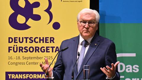 Bundespräsident Steinmeier spricht zur Eröffnung des „Deutschen Fürsorgetag“ in der Messe Erfurt. 