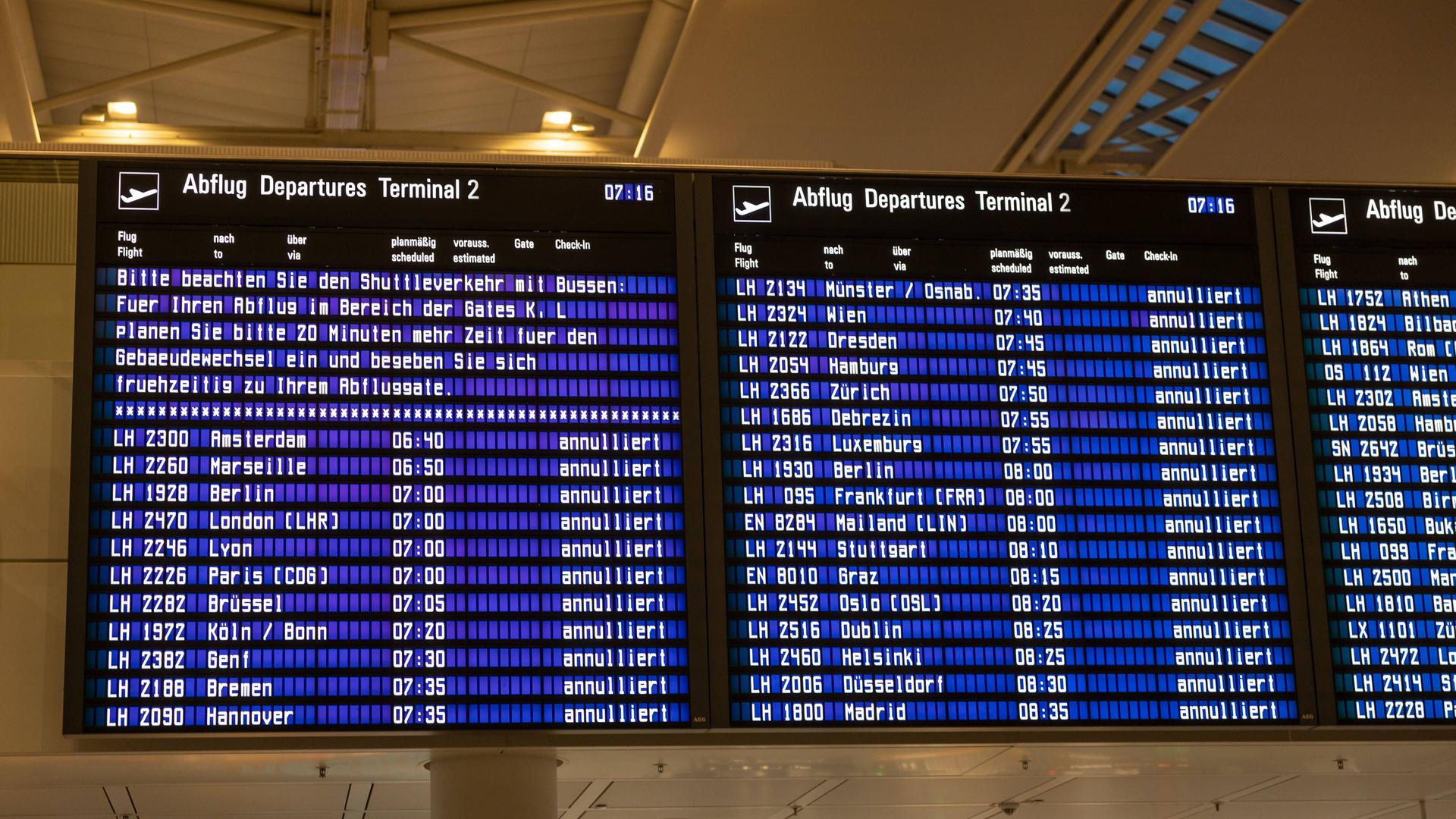 München: Verdi Streik am Münchener Franz-Josef-Strauß Flughafen während des aktuellen Verdi Warnstreik des Lufthansa Bodenpersonals.