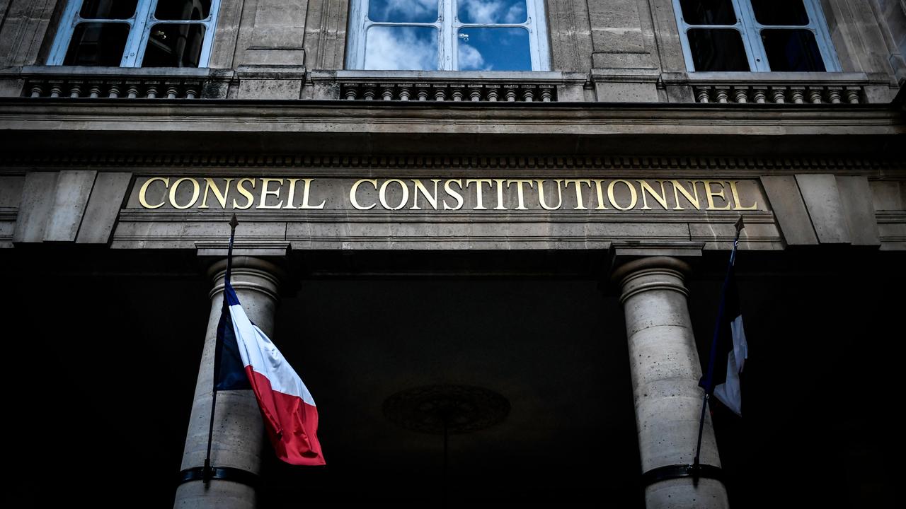 Das Bild zeigt den Eingang des Verfassungsrats in der französischen Hauptstadt Paris.