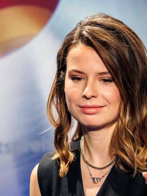 Luisa Neubauer freut sich über die Verleihung des Deutschen Nachhaltigkeitspreises 2025