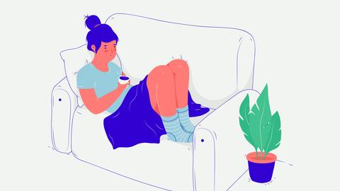 Illustration: Eine Frau entspannt auf ihrem Sofa