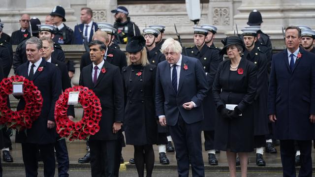 Von links nach rechts: Labour-Parteichef Keir Starmer, Premierminister Rishi Sunak, die früheren Premierministerinnen und -minister Liz Truss, Boris Johnson, Theresa May und David Cameron.