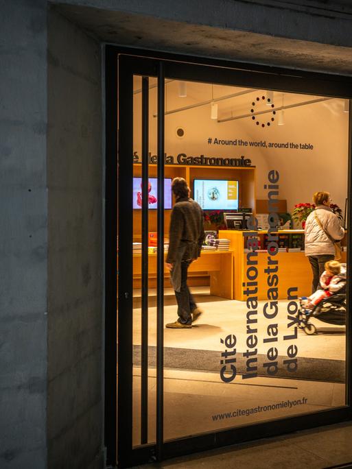 Eingang zur Cité Internationale de la Gastronomie de Lyon.