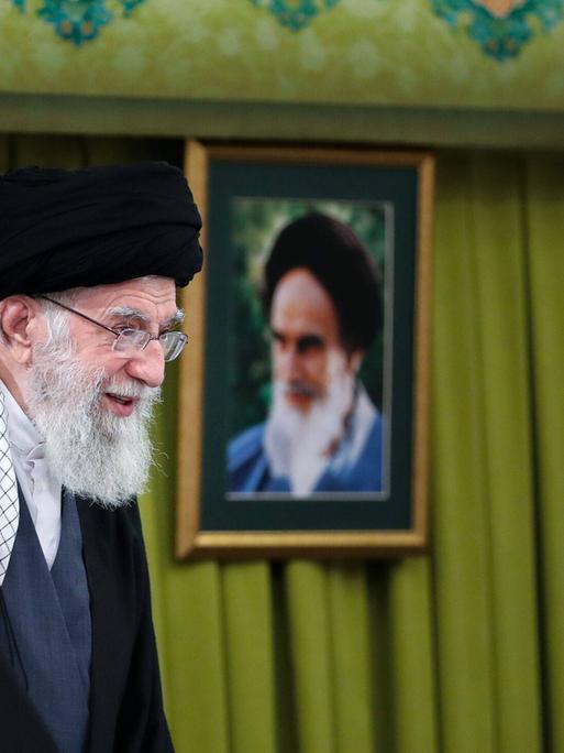 Der Oberste Religionsführer Ayatollah Ali Chamenei am 10. April 2024 bei einem Botschafterempfang in Teheran.