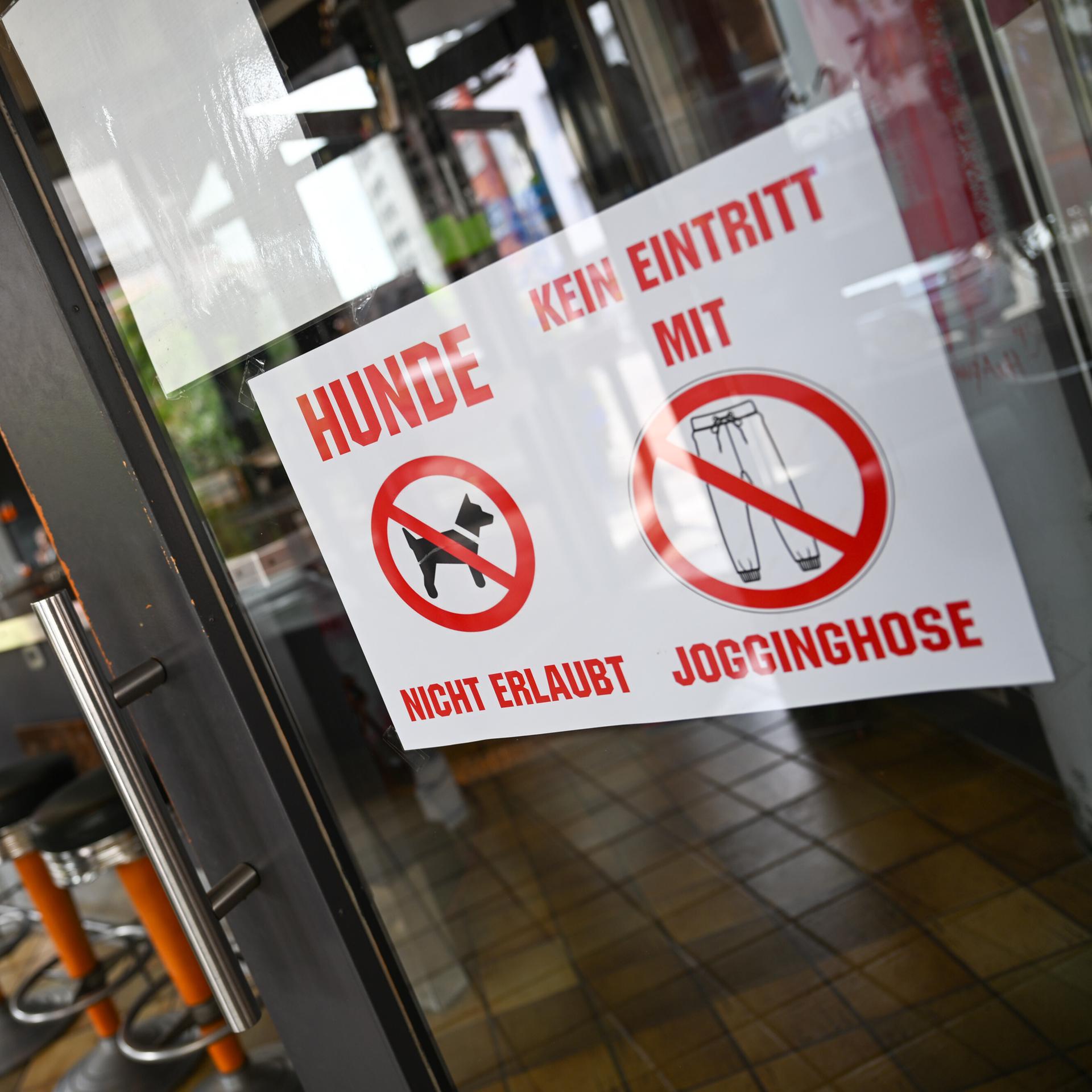 Internationaler Tag der Jogginghose: Von Karl Lagerfeld zu Nicolas Maduro