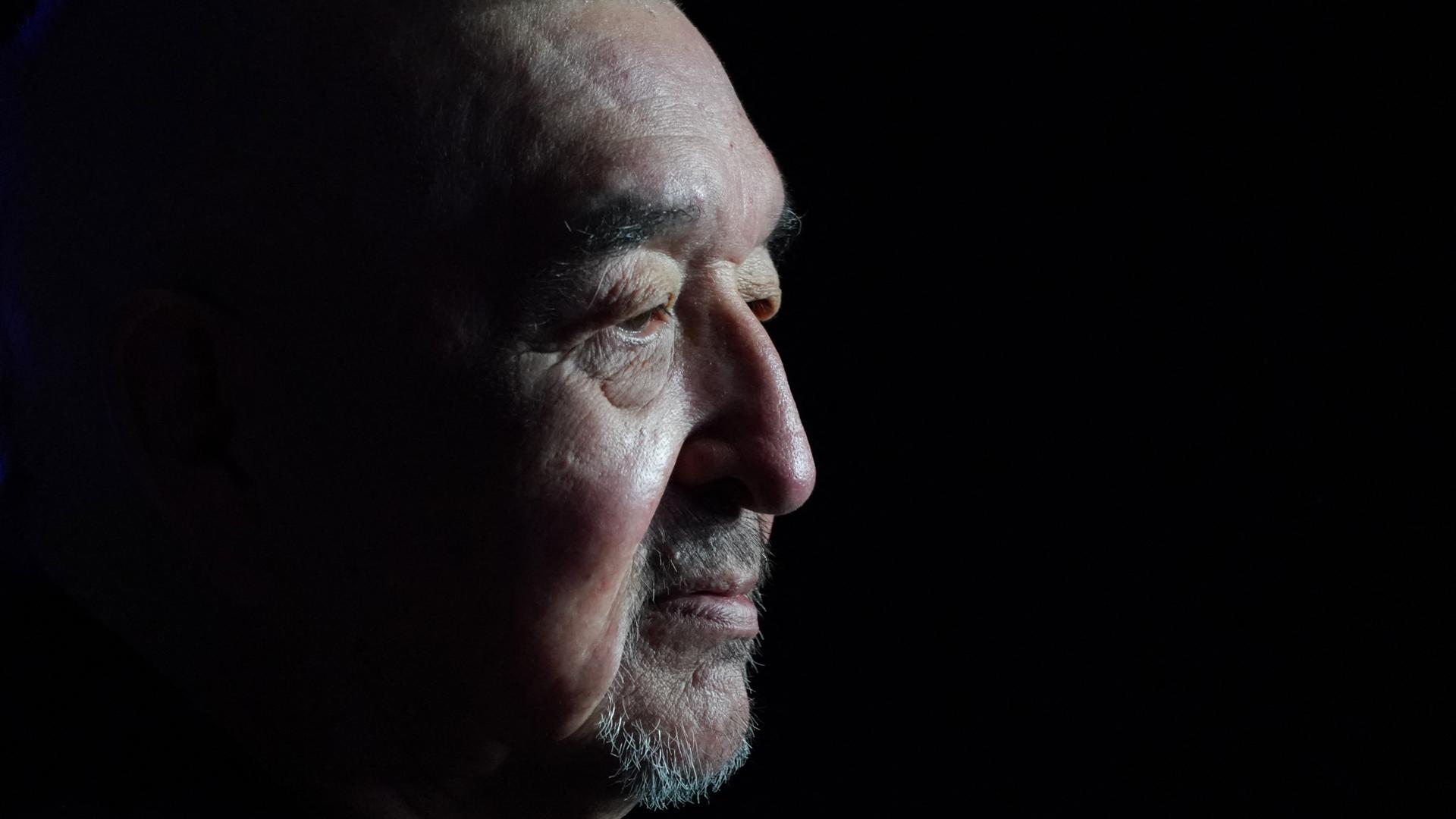 Der kanadische Schauspieler Graham Greene im Seitenporträt