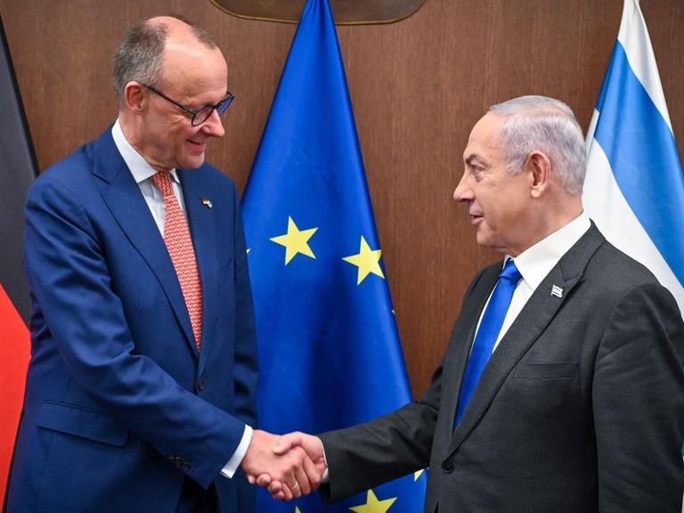 Israel, Jerusalem: Friedrich Merz (CDU,l), Unionsfraktions- und CDU-Chef, trifft während seiner Israel-Reise Benjamin Netanjahu, Ministerpräsident von Israel. 