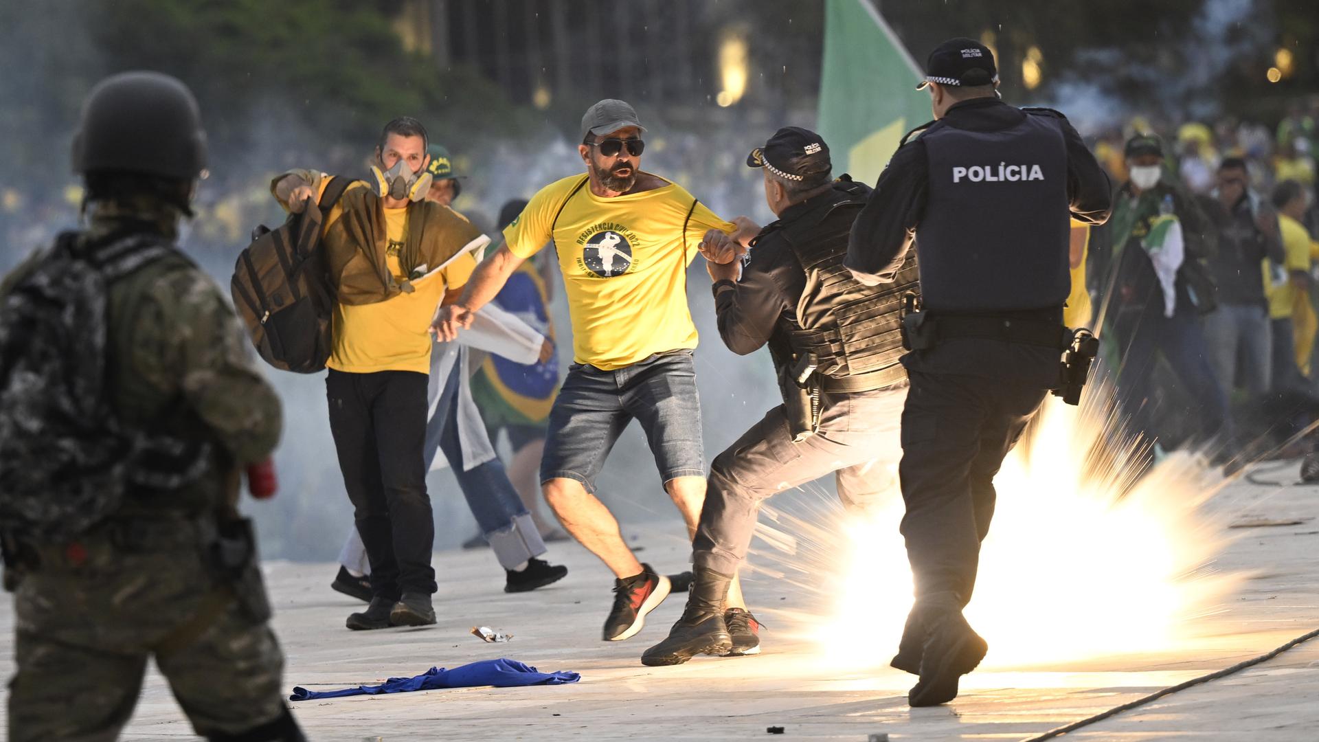 8. Januar 2023: Zusammenstoß zwischen Polizei und Bolsonaro-Anhängern im Regierungsviertel in Brasília