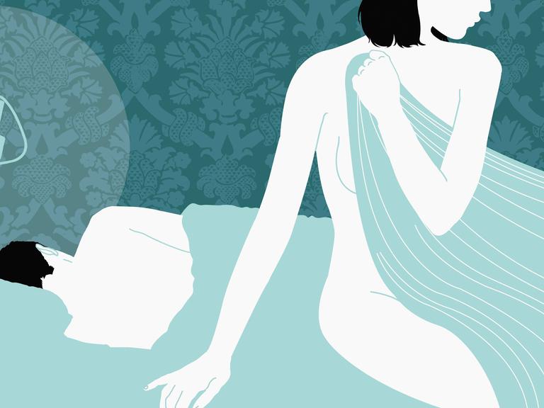 Nackte Frau sitzt auf der Kante eines Betts, in dem ein Mann schläft. 