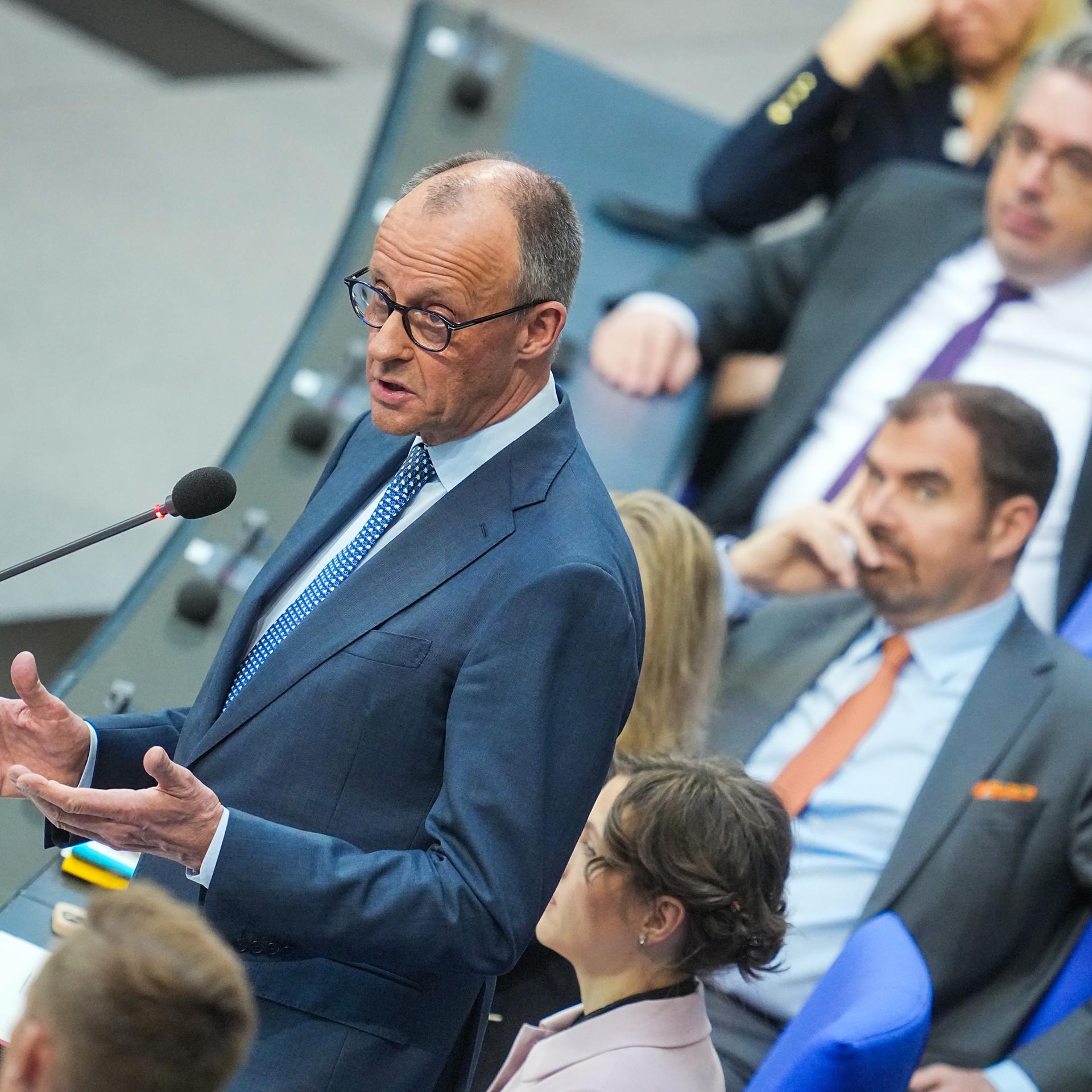 Regierungsbefragung - Merz schließt Änderungen bei Mehrwertsteuer nicht aus