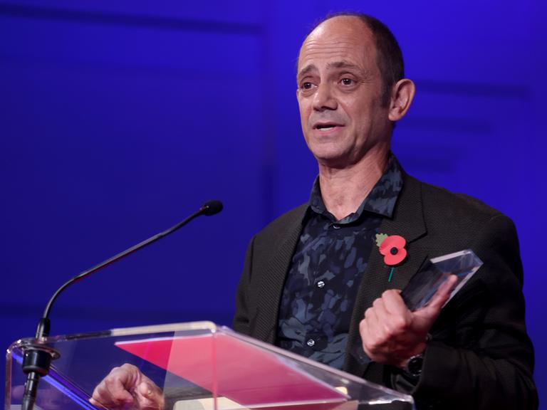 Der Schriftsteller Damon Galgut bei der Verleihung des angesehenen britischen "Booker Prize" im November 2021. 