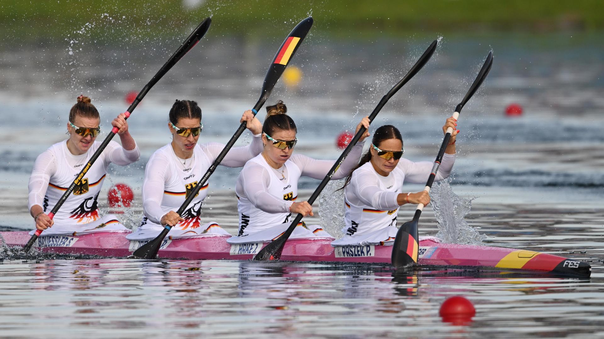 Vaires-Sur-Marne: Das deutsche Team mit (vr) Paulina Paszek, Jule Hake, Pauline Jagsch und Sarah Brüssler in Aktion.
Vaires-Sur-Marne: Das deutsche Team mit (vr) Paulina Paszek, Jule Hake, Pauline Jagsch und Sarah Brüssler in Aktion.