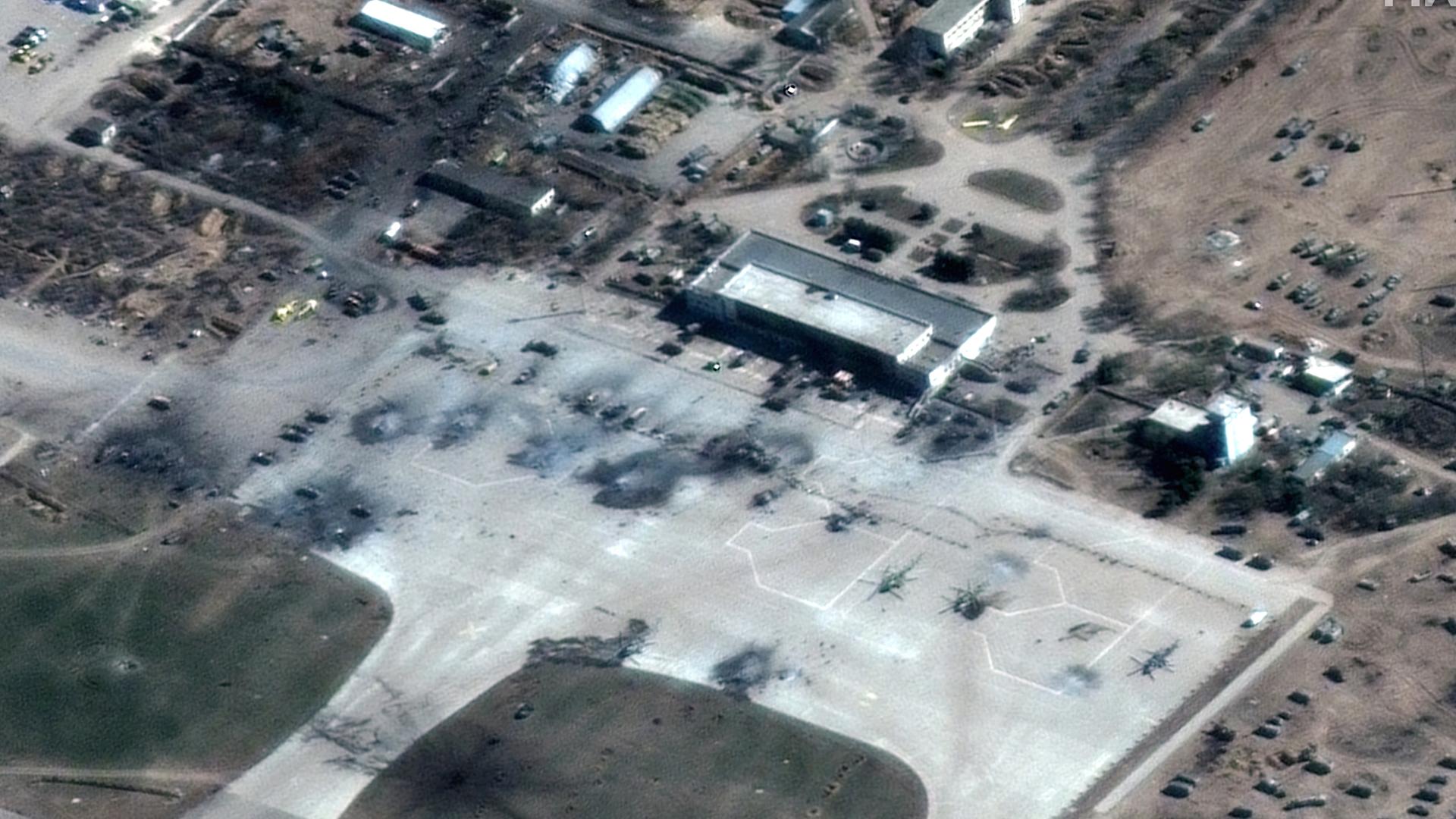 Luftaufnahme des Flughafens Tschornobajewka bei Cherson, Ukraine