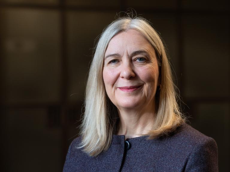 Marion Ackermann, Präsidentin der Stiftung Preußischer Kulturbesitz (SPK), aufgenommen während eines Fototermins in der Staatsbibliothek.