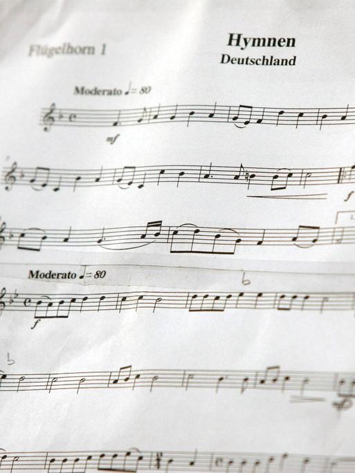 Notenblatt mit den Noten zur deutschen Nationalhymne, dem sogenannten Deutschlandlied, von Joseph Haydn. 