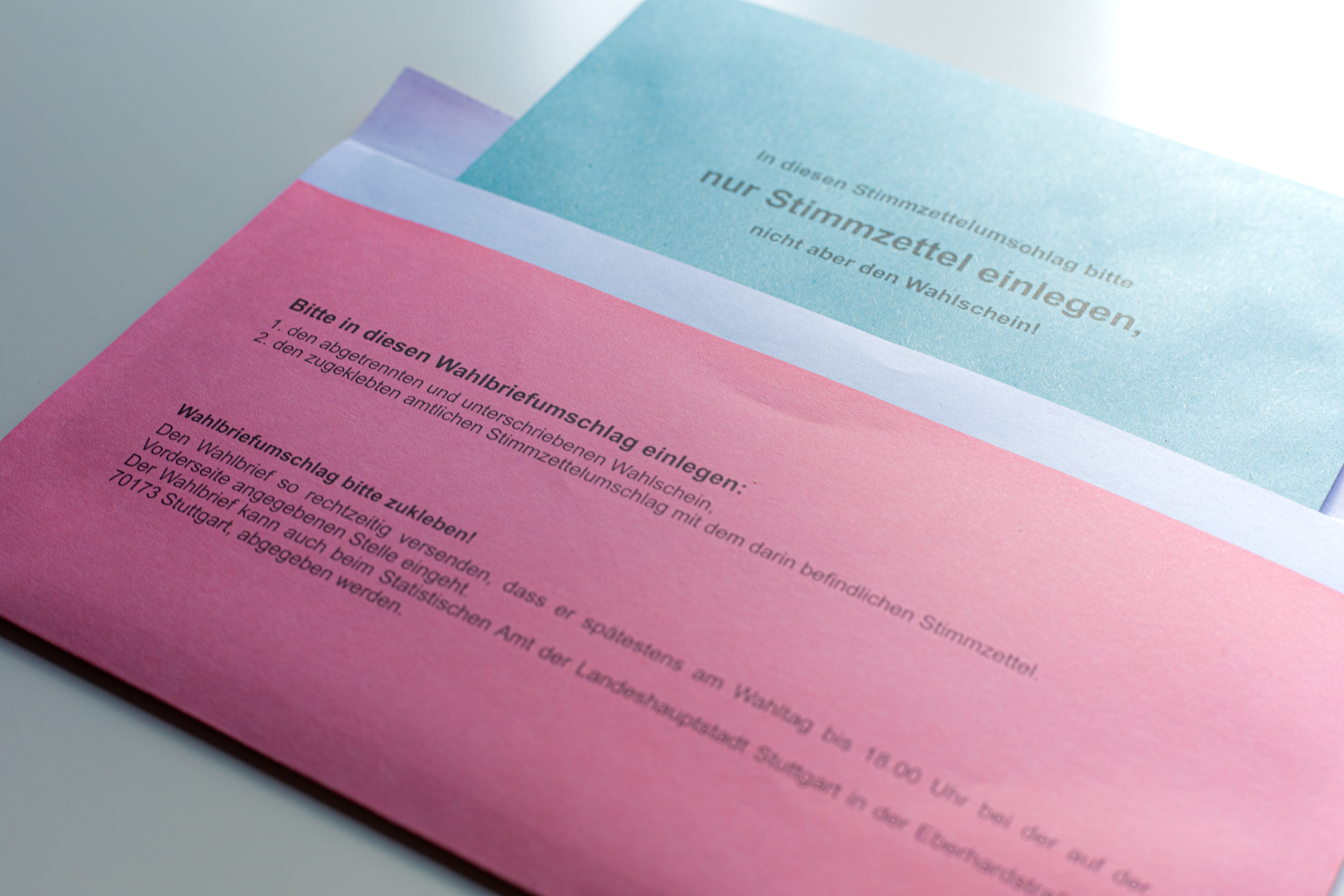 Geöffneter Wahlbriefumschlag mit Stimmzettel