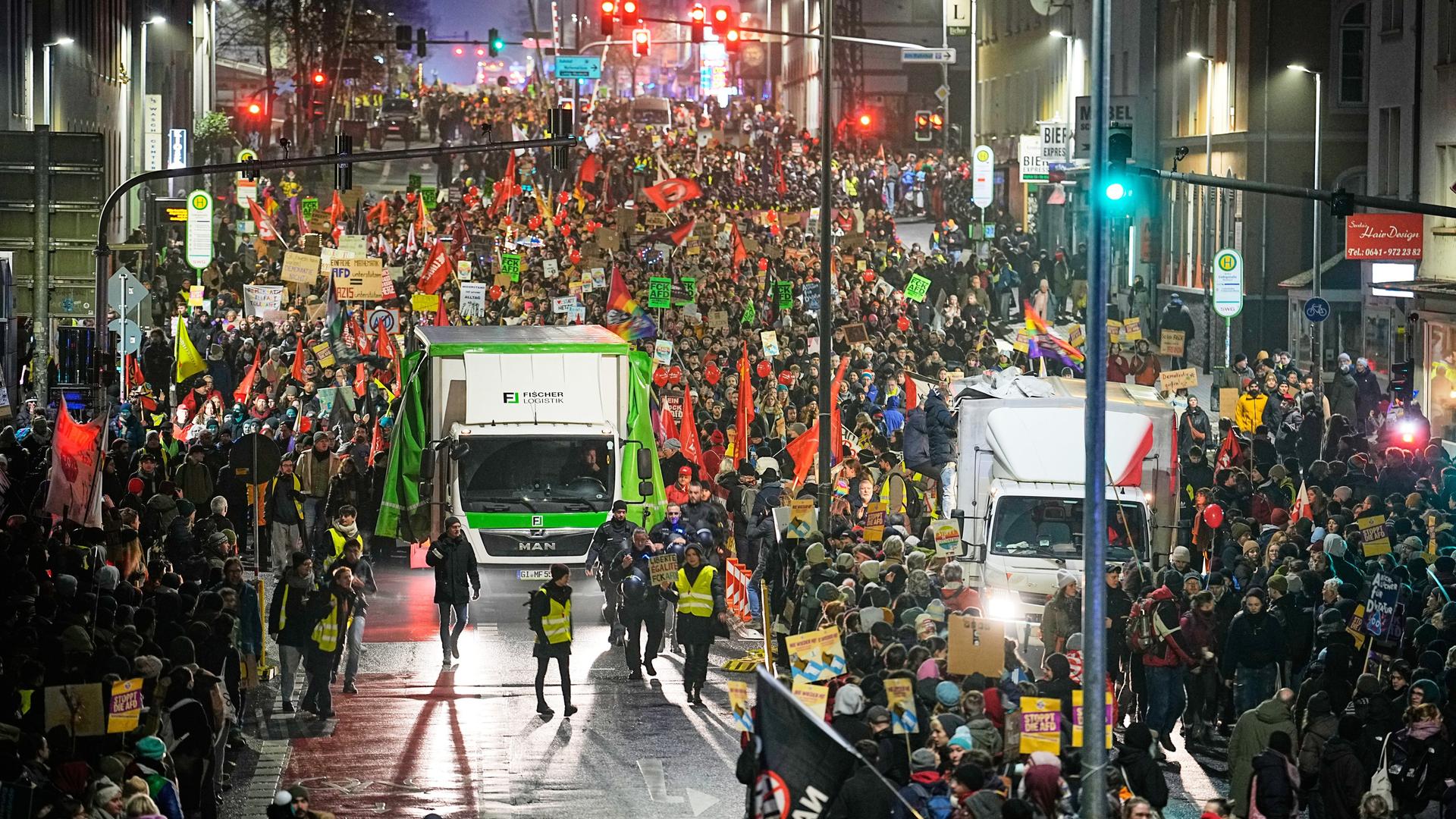 Proteste gegen die Gründung einer neuen AfD-Jugendorganisation in Gießen Proteste gegen die Gründung einer neuen AfD-Jugendorganisation in Gießen