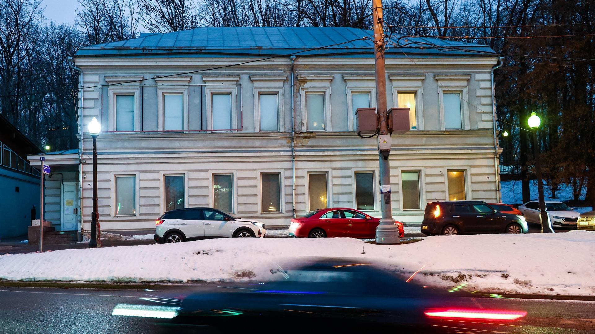 Blick auf das Gebäude des Sacharow-Zentrums in Moskau, ein Museum und Kulturzentrum.