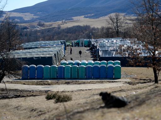 Sicht auf das Flüchtlingscamp Lipa in der Nähe von Bihac in Bosnien.