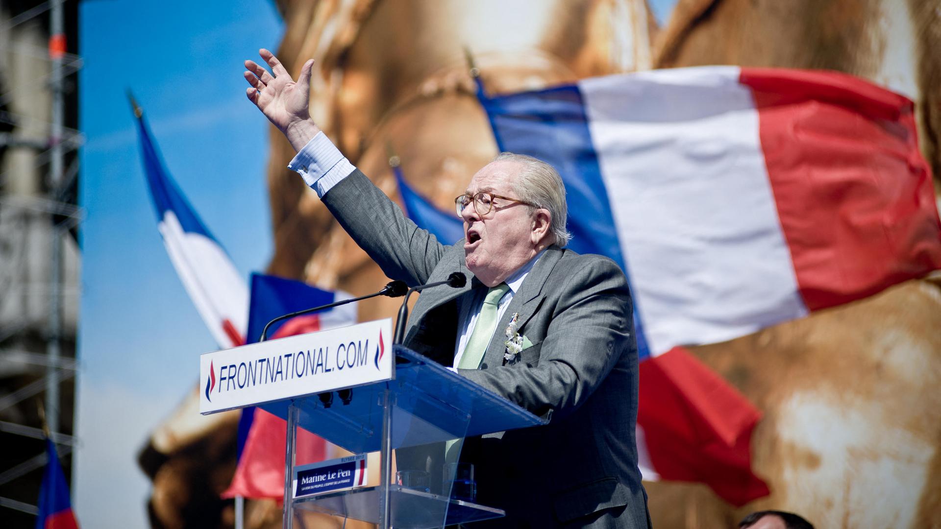 Jean-Marie Le Pen, der Vorsitzende des französischen Front National, bei einer Kundgebung seiner Partei 2012