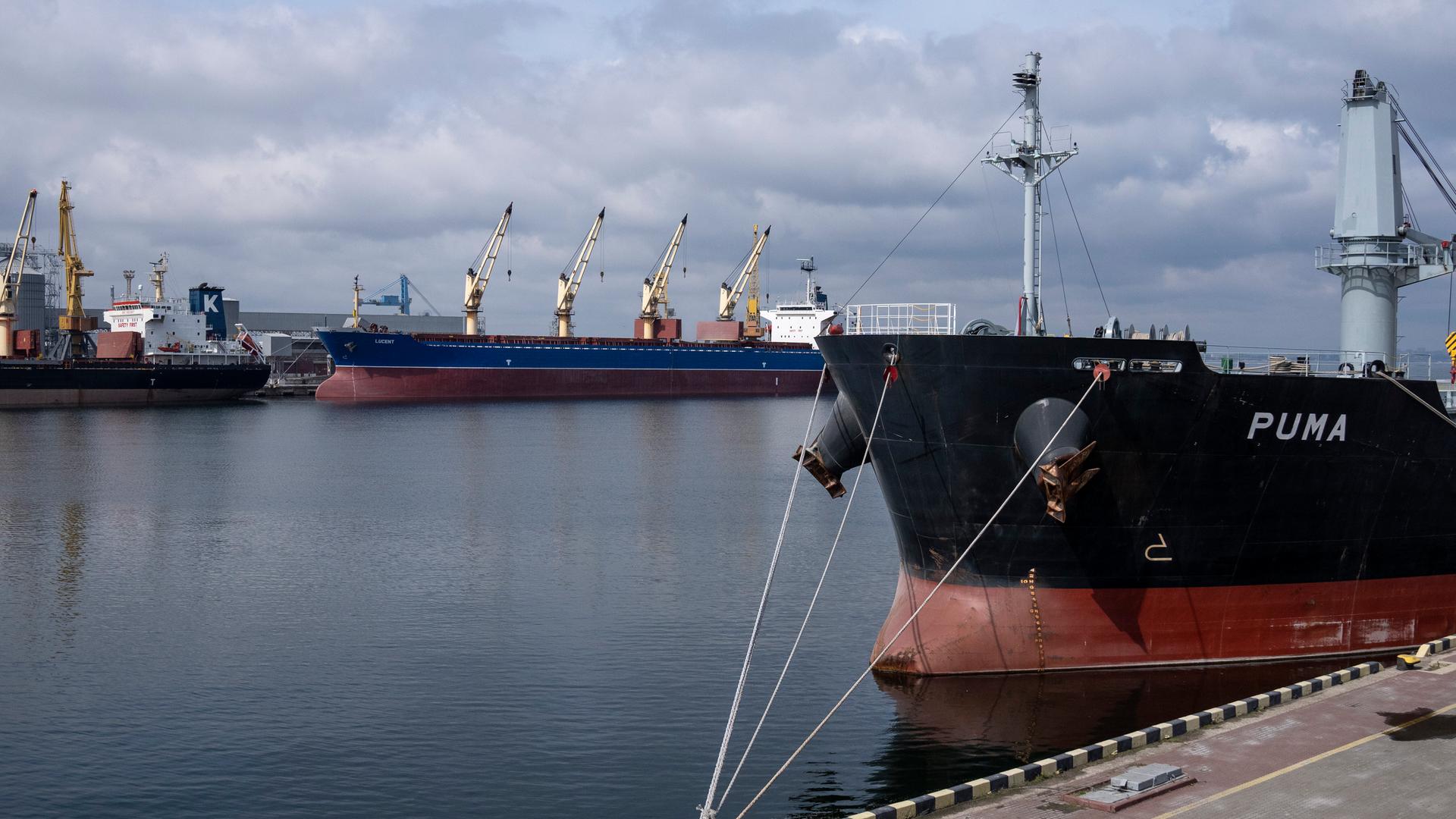 Schiffe im Hafen von Odessa 