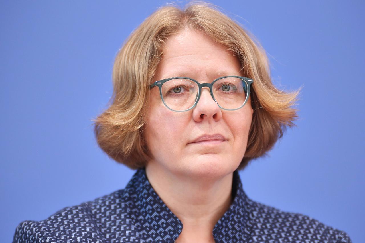 Die Friedensforscherin Claudia Baumgart-Ochse Die Friedensforscherin Claudia Baumgart-Ochse