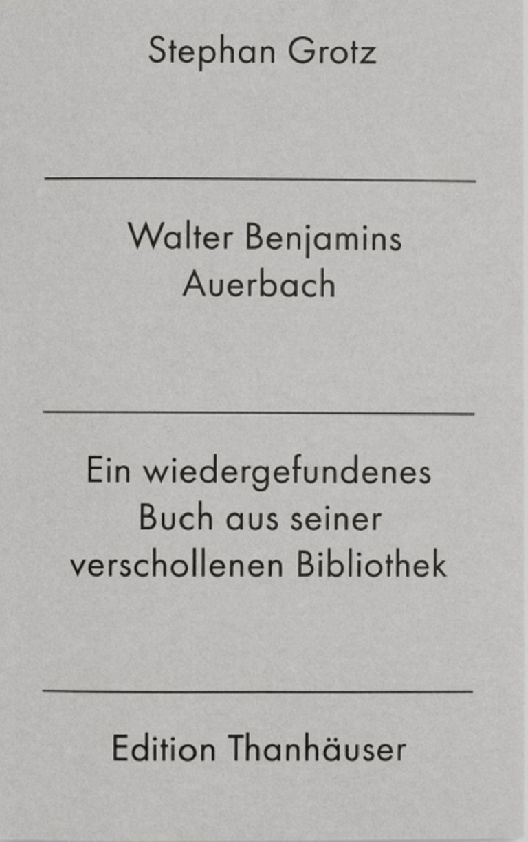 Stephan Grotz: „Walter Benjamins Auerbach". Das Cover ist schlicht und grau. Stephan Grotz: „Walter Benjamins Auerbach". Das Cover ist schlicht und grau.