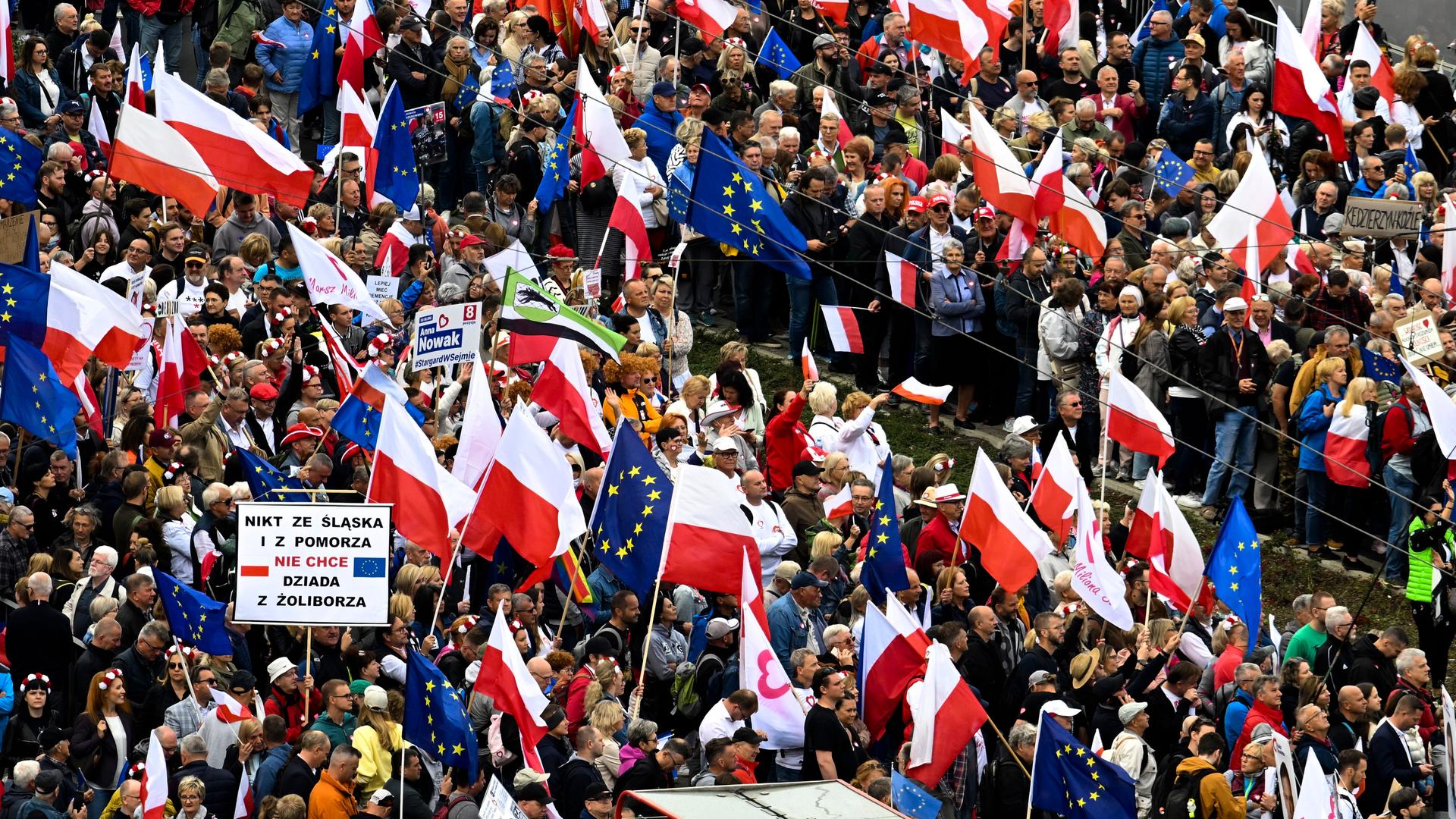 Warschau - Massendemonstration in Polen gegen PiS-Regierung